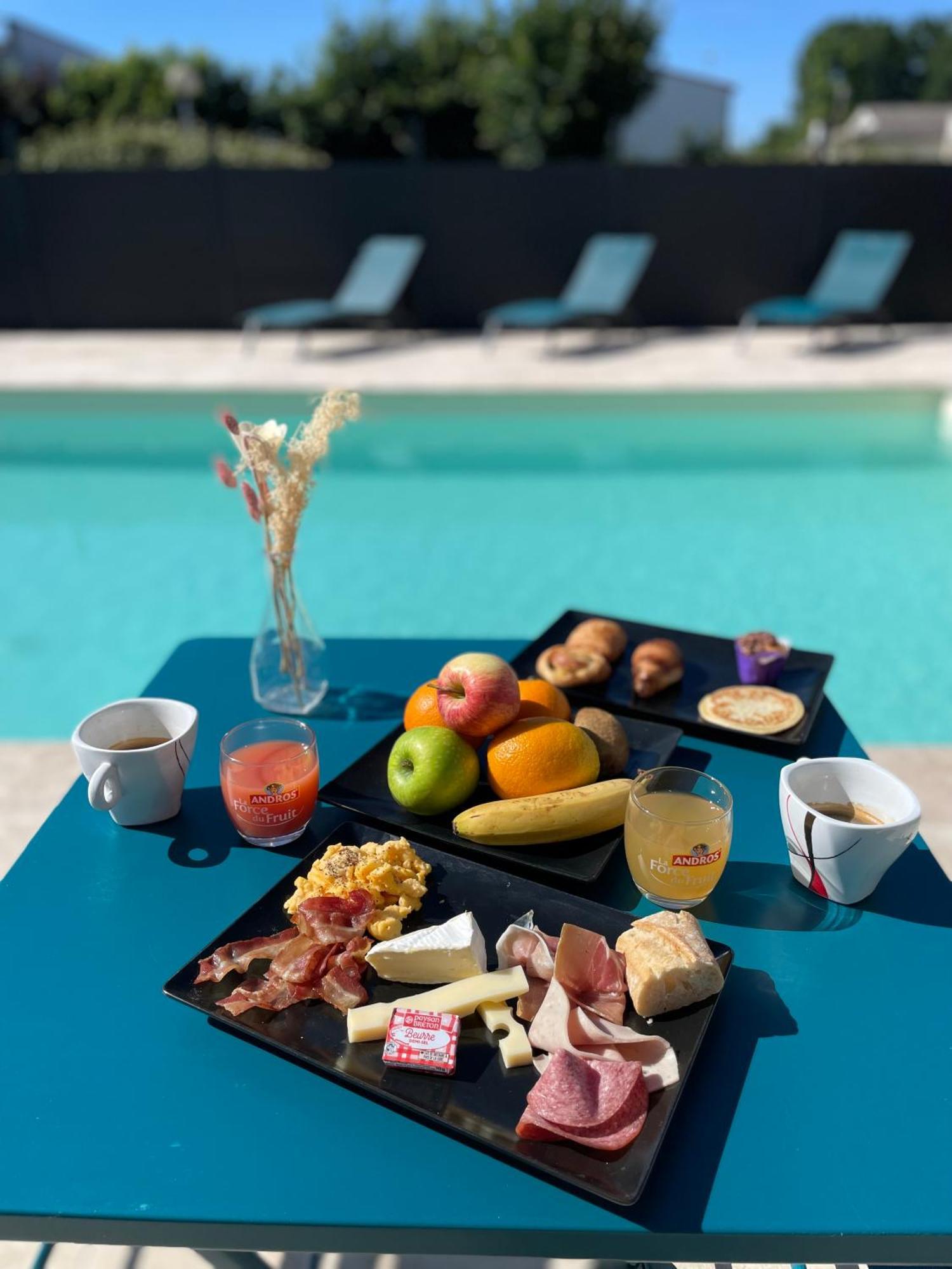 Le Roxane Hotel Saint-Laurent-des-Vignes Kültér fotó