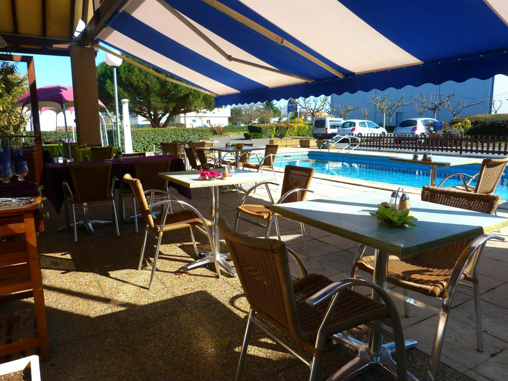 Le Roxane Hotel Saint-Laurent-des-Vignes Kültér fotó